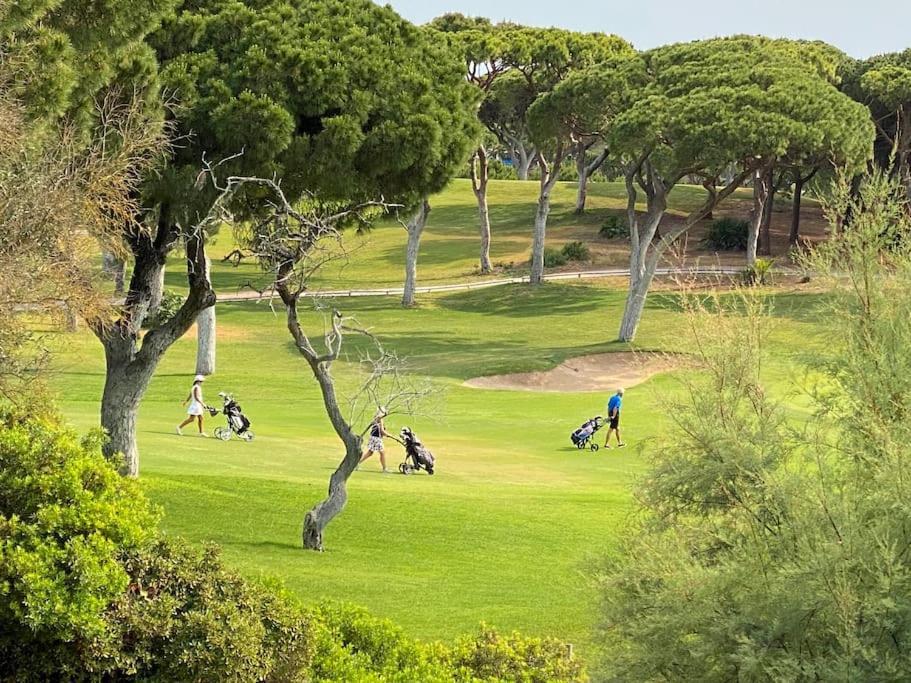 Sunny Villa With Golf Front View 빌라모라 외부 사진