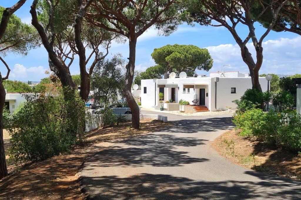 Sunny Villa With Golf Front View 빌라모라 외부 사진