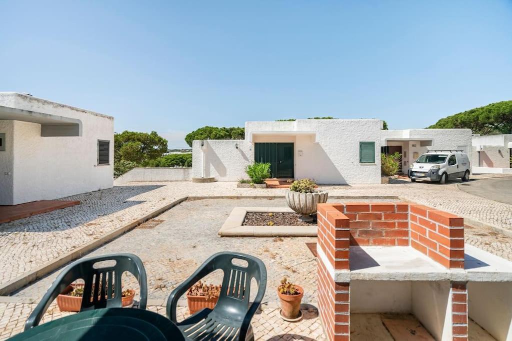 Sunny Villa With Golf Front View 빌라모라 외부 사진