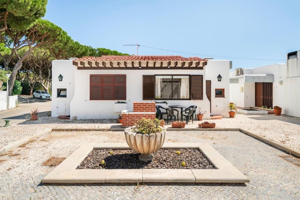 Sunny Villa With Golf Front View 빌라모라 외부 사진